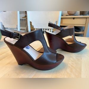 Brown Nine West Size 8.5 Platform wedge sandals